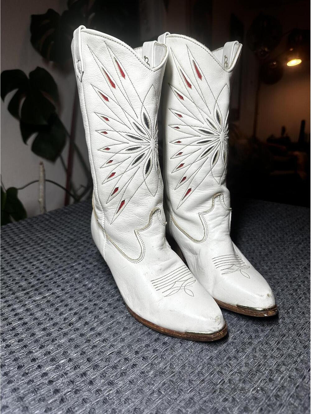 White Leather Western Cowboy Boots with Cutout Design